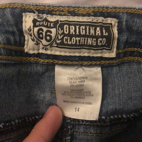 Low rise boot cut jeans with butterfly and flower embroidery - Picture 5 of 5